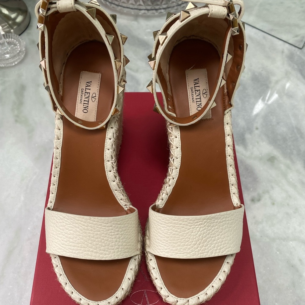 Valentino’s wedges